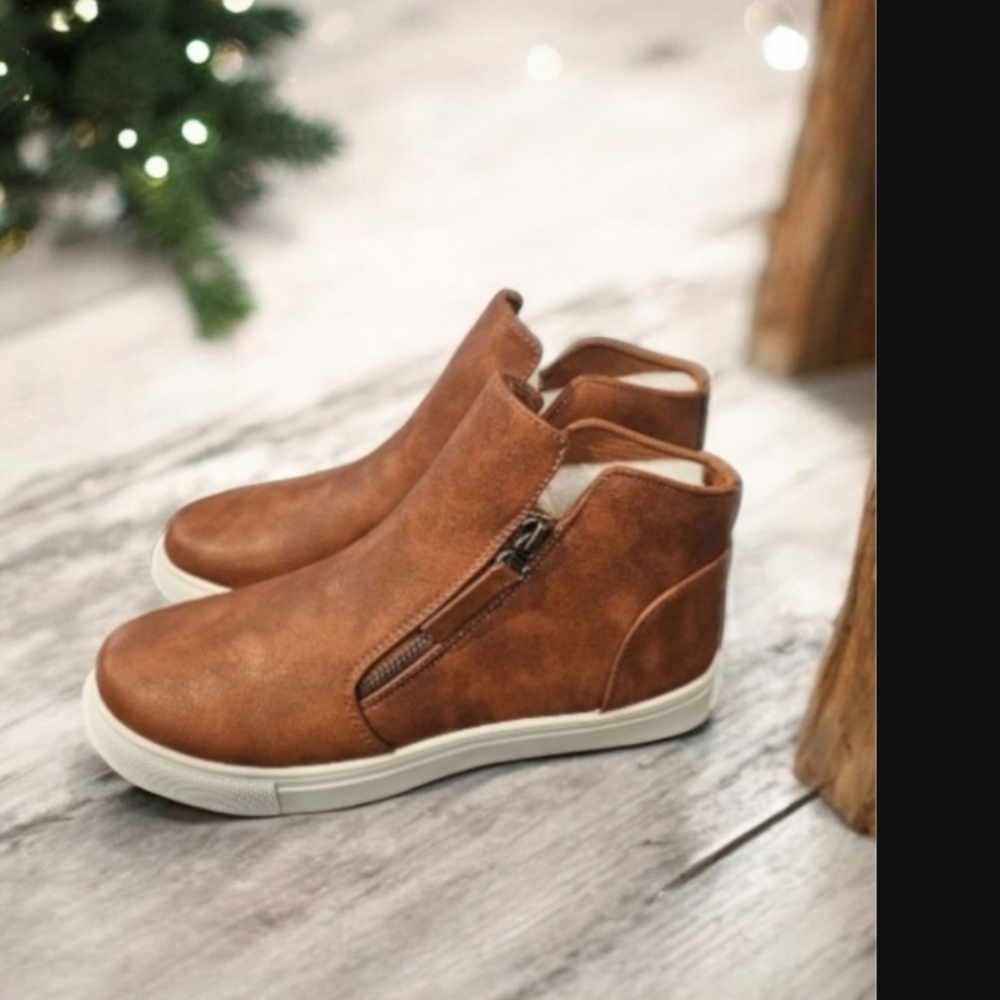 NIB Outwoods Whiskey Color High-Top Women's Boot With Zipper Size--8